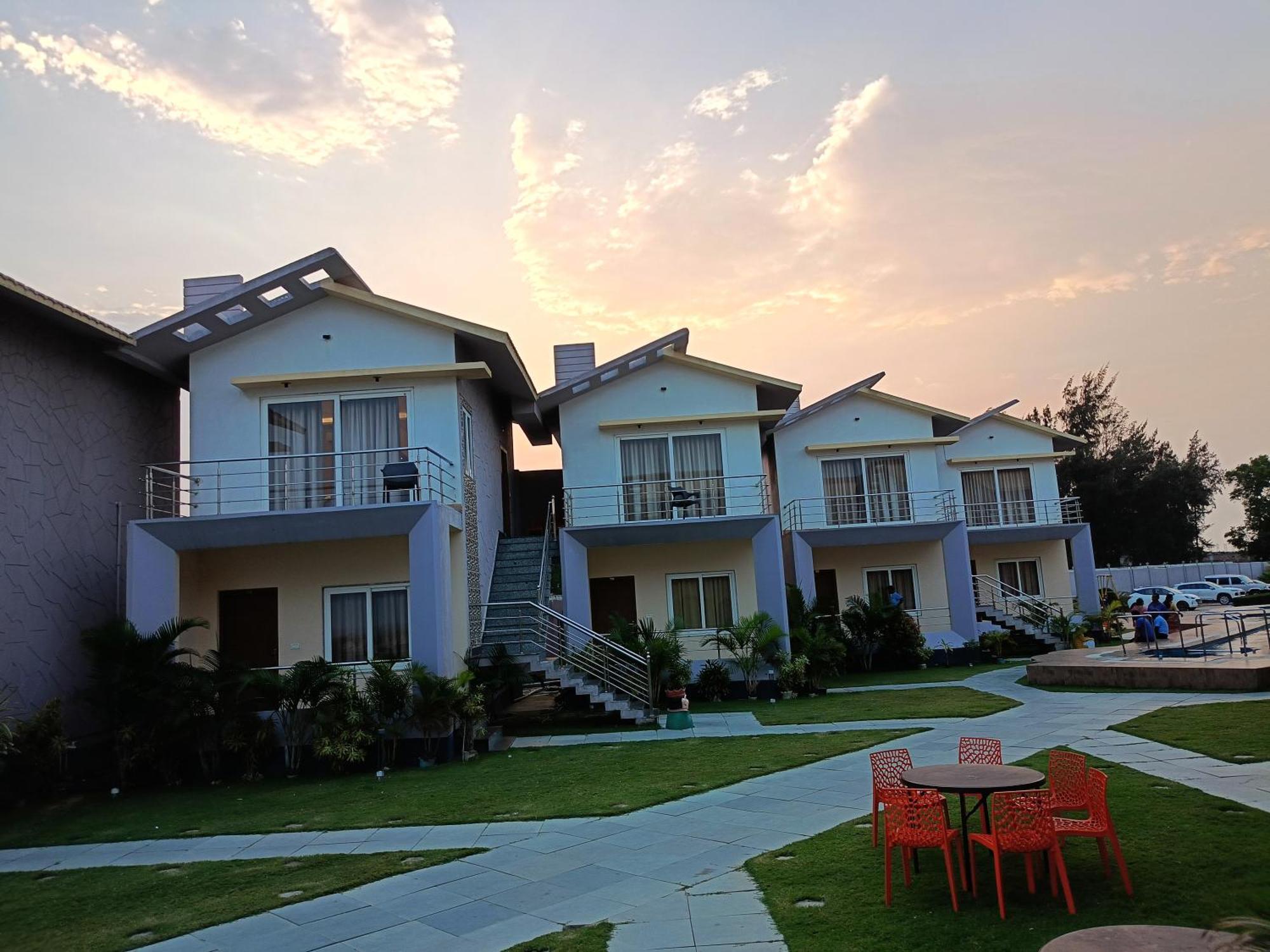 Parth King Beach Resort ماندارموني المظهر الخارجي الصورة